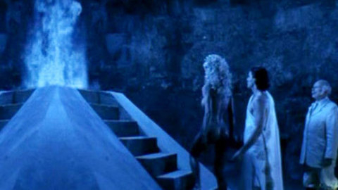 Pic: Ophélie Winter in She