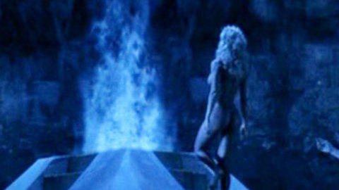 Pic: Ophélie Winter in She