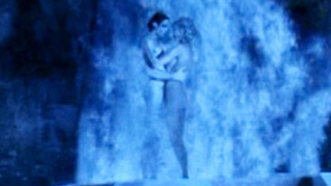 Pic: Ophélie Winter in She