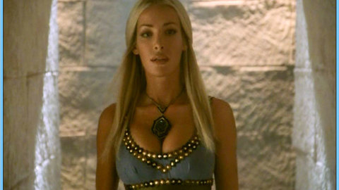 Pic: Ophélie Winter in She