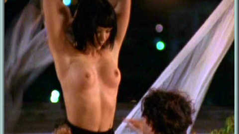 Pic: Jezebelle Bond in Palabras calientes