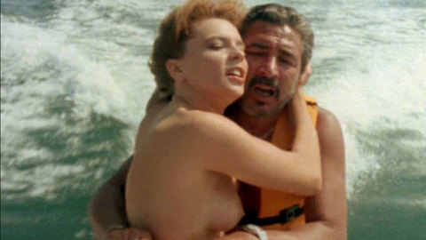 Pic: Cinzia de Ponti in La liceale al mare con l'amica di papà