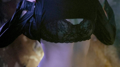 Pic: Katee Sackhoff in Halloween: Resurrection