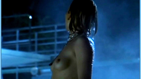 Pic: Julia Hummer in Honolulu