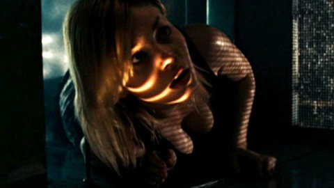 Pic: Elisha Cuthbert in Captivity
