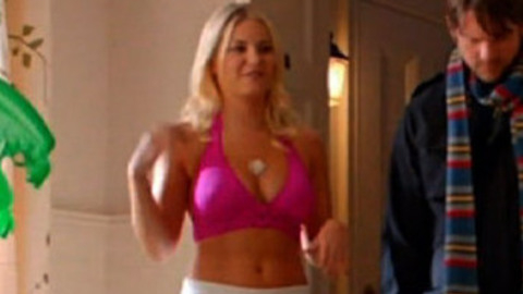 Pic: Elisha Cuthbert in Happy Endings
