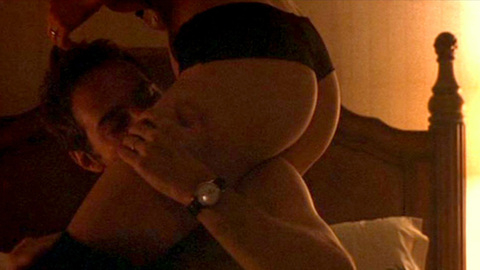 Pic: Elizabeth Banks in The Sisters