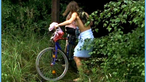 Pic: Anneke Kim Sarnau in Juls Freundin