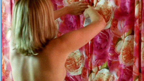 Pic: Laura Osswald in Schulmädchen