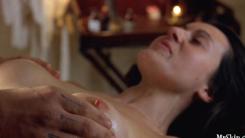 Pic: Leanne McCulloch in The Hard Word