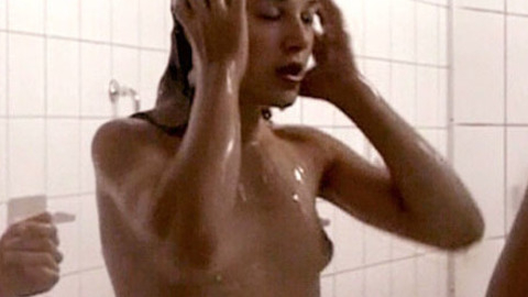 Pic: Louise Szpindel in Des épaules solides