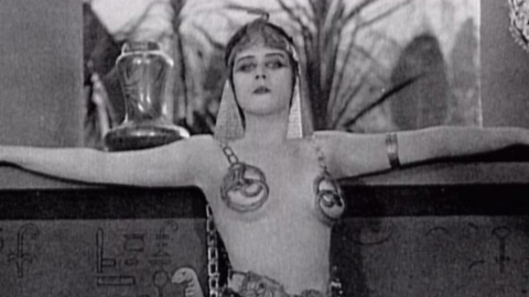 Pic: Theda Bara in Cleopatra