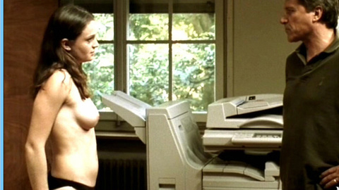 Pic: Natalie Spinell in Der Letzte Sommer