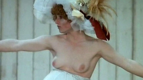 Pic: Valérie Mairesse in L' une chante, l'autre pas