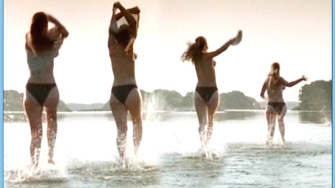 Pic: Philippine Pachl in Liebling, bring die Hühner ins Bett