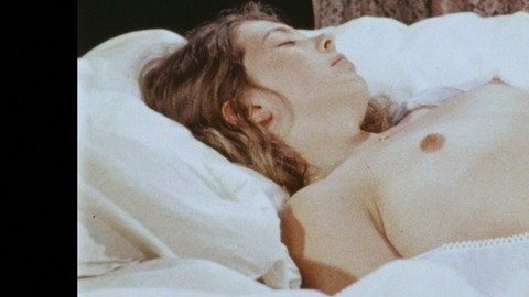Pic: Julie Ritter in Death Bed: The Bed That Eats