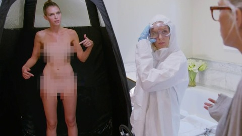 Pic: Sara Foster in Barely Famous