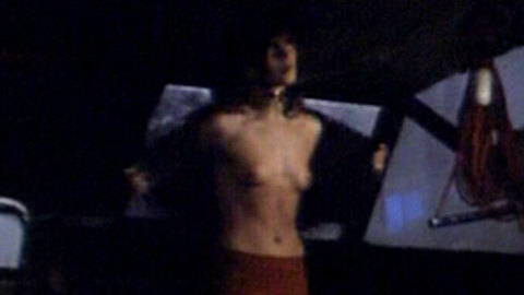 Pic: Laura Belli in La polizia ringrazia