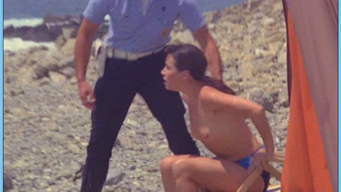 Pic: Adriana Russo in Ricchi, ricchissimi, praticamente in mutande