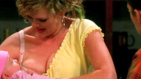 Pic: Sara Rue in Two and a Half Men