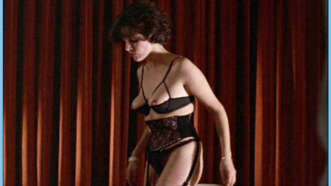 Pic: Hilde Van Mieghem in Blonde Dolly