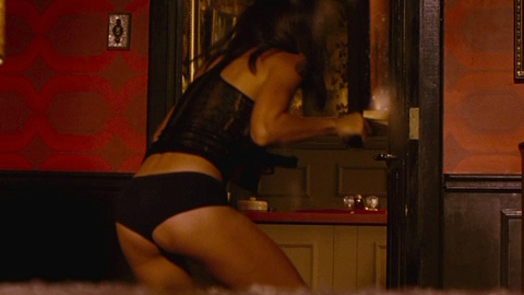 Pic: Zoe Saldana in The Losers