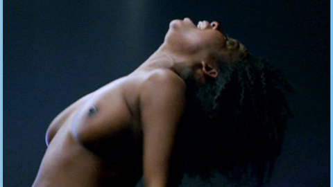 Pic: Leona Philippo in Phileine zegt sorry