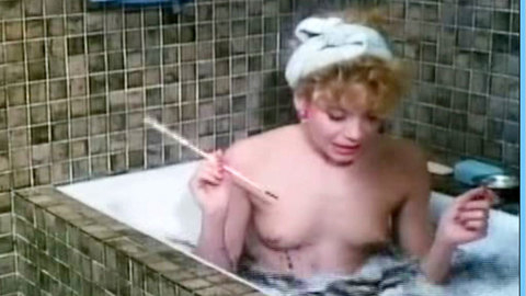 Pic: Grace De Capitani in Vous habitez chez vos parents?