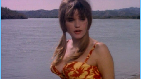 Pic: Vicky Dee in Common Law Cabin