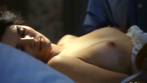 Pic: Delphine Forest in Le nombril du monde