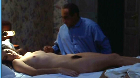 Pic: Delphine Forest in Le nombril du monde