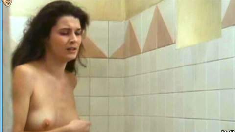 Pic: Delphine Forest in Le nombril du monde