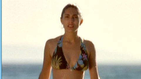 Pic: Caterina Murino in L' amour aux trousses