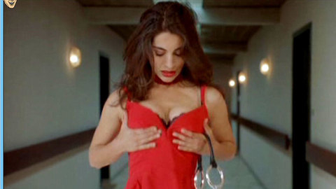 Pic: Caterina Murino in L' amour aux trousses