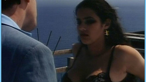 Pic: Elisa Tovati in Huevos de oro (1993)