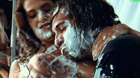 Pic: Elisa Tovati in 99 francs
