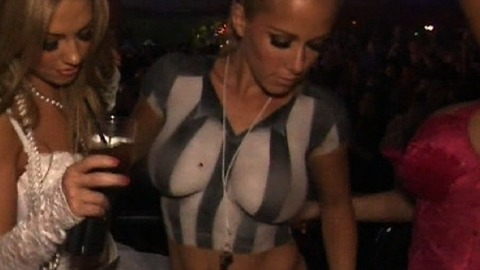 Pic: Kendra Wilkinson in Kendra on Top