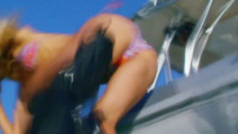Pic: Sarah Carter in Hawaii Five-0