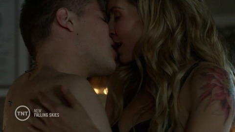 Pic: Sarah Carter in Falling Skies