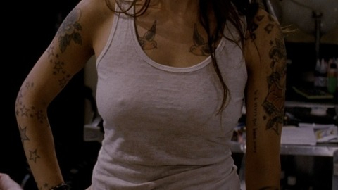 Pic: Sarah Shahi in Bullet to the Head