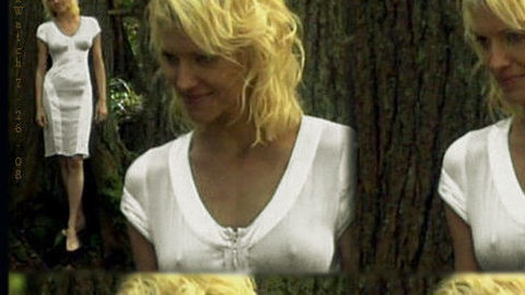 Pic: Tricia Helfer in Battlestar Galactica