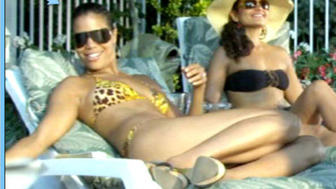 Pic: Candice Coke in Glow Ropes: The Rise and Fall of a Bar Mitzvah Emcee