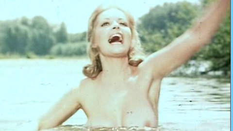 Pic: Angelica Ott in Alle Kätzchen naschen gern