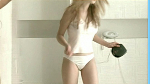 Pic: Chloé Winkel in The Stratosphere Girl (2004)