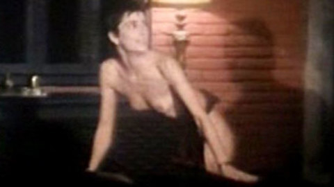 Pic: Paola Montenero in Il mondo porno di due sorelle