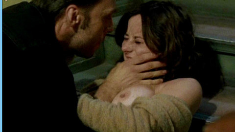 Pic: Inka Friedrich in Sommer vorm Balkon