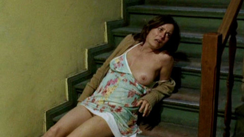 Pic: Inka Friedrich in Sommer vorm Balkon