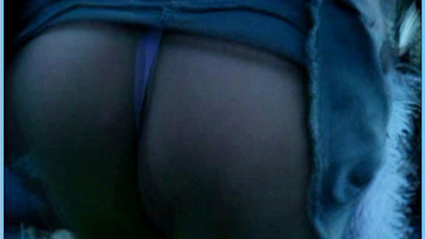 Pic: Carrie Gonzalez in Dawn of the Living Dead