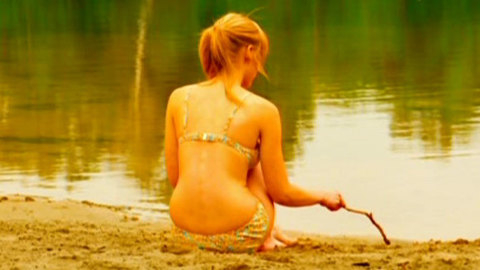 Pic: Jelena Weber in Elementarteilchen