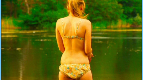 Pic: Jelena Weber in Elementarteilchen